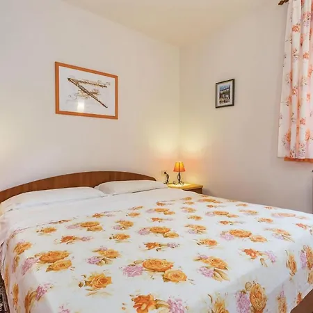 1 Bedroom Awesome In Moscenicka Draga
