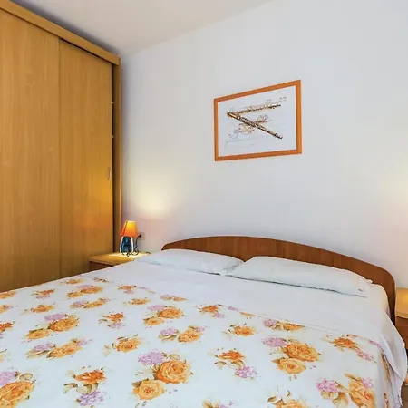 1 Bedroom Awesome In Moscenicka Draga